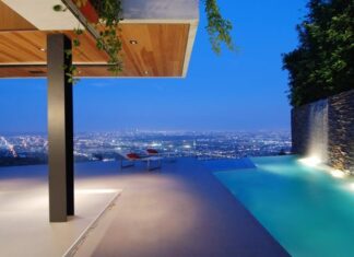 casa de lujo Hollywood Hills vista desde piscina