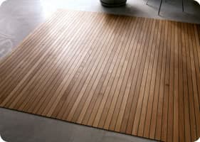 alfombra de madera