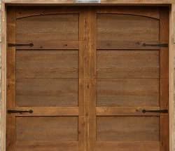fotoplano de puerta garaje de madera
