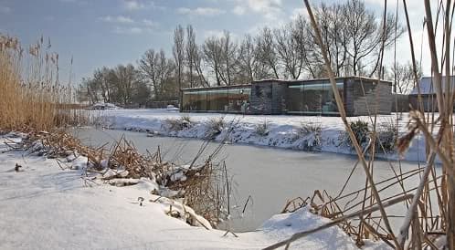 el estudio con el paisaje nevado