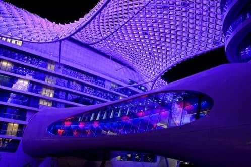 Hotel con fachada de LEDs