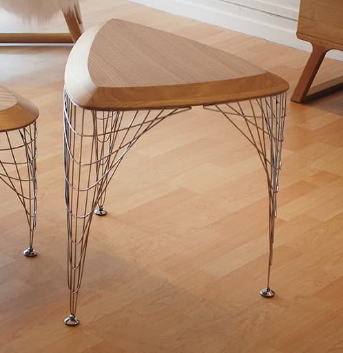 mesa-grid_table de madera y patas en malla metálica