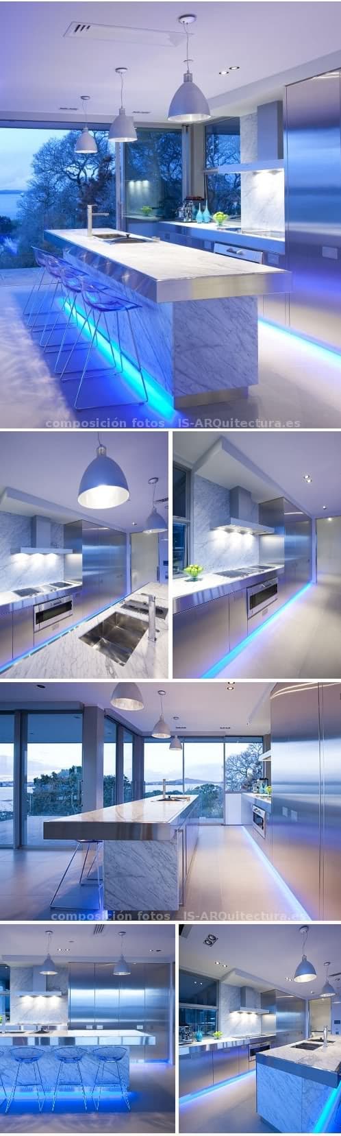 moderna-cocina-con mármol, acero inoxidable y luz inferior azul
