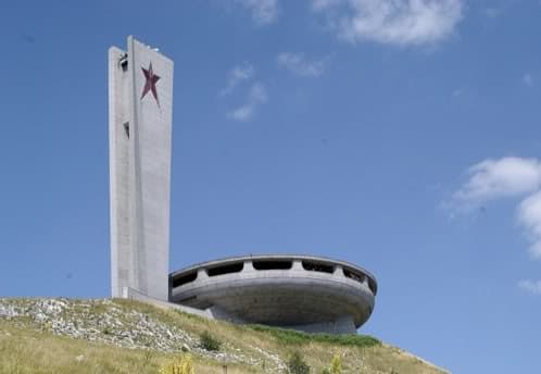 monumento-buzludzha-geogi_stoilov