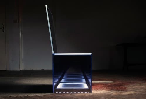 Affinity Chair. Silla invisible con espejos, led, y sensores.