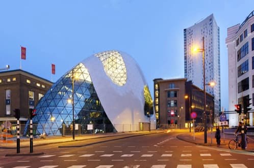 edificio acristalado "De Blob", en Eindhoven