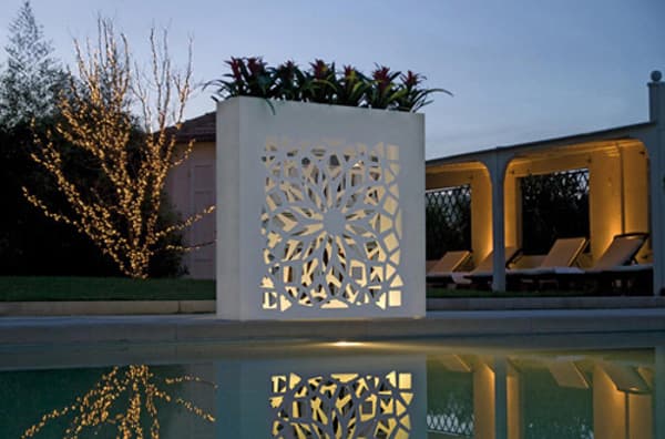 jardineras-Bysteel-de_chapa_perforada-con-luz