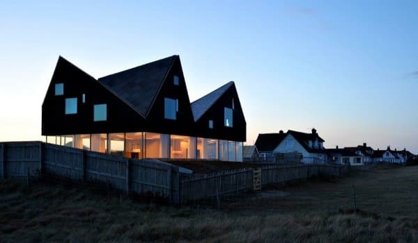 Dune-House-casa-cubiertas-inclinada-vidrio-planta-baja