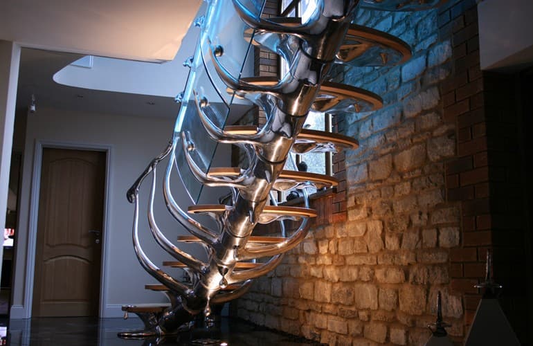 escaleras-metalicas-forma-columna-vertebral