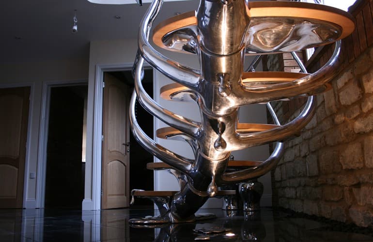 escaleras-metalicas-forma-columna-vertebral