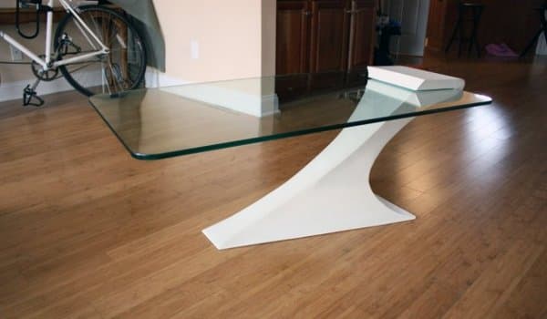 mesa-en-voladizo-acero-vidrio