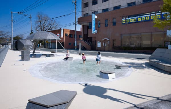 parque-KIRIAKE-con-tres-charcos-agua para juego de niños