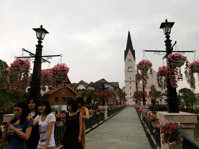 copia-Hallstatt-en-China-con puente hacia la iglesiacopia-Hallstatt-en-China-con puente hacia la iglesia