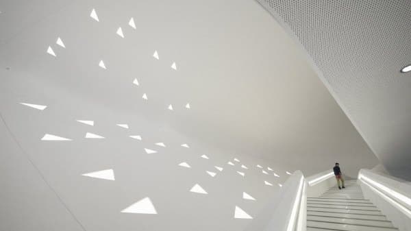 escalera-interior-Museo-Del-Diseño-Shenzhen