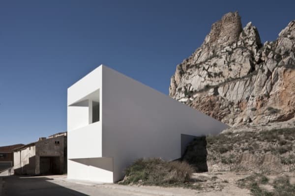 exterior-vivienda-ladera-castillo-Ayora