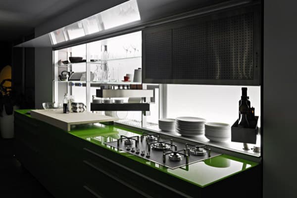 cocina-italiana-ergonomica-Valcucine-con fondo retroiluminado