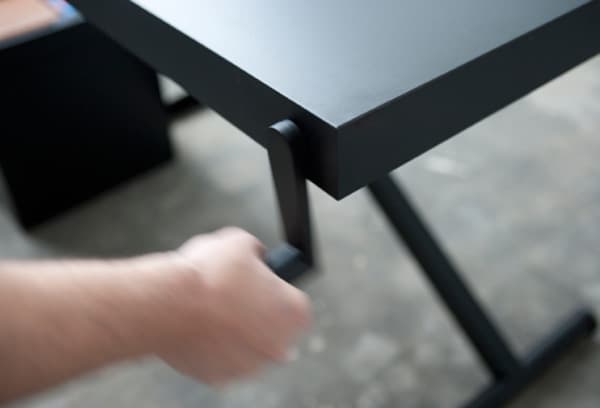 XTable-mesa-escritorio-altura-regulable, detalle manivela