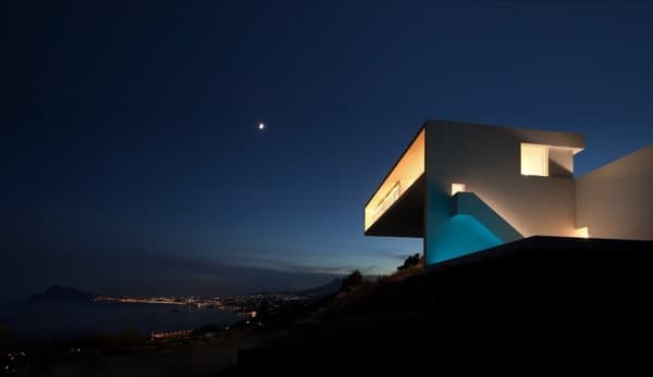 Casa-del-Acantilado-vista-nocturna