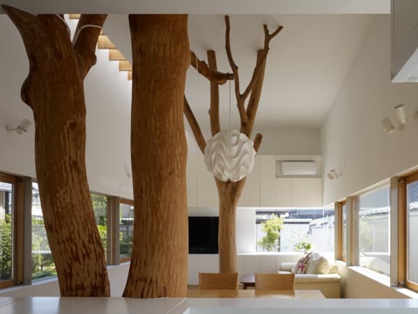 Hogares diferentes: casas con árboles en su interior
