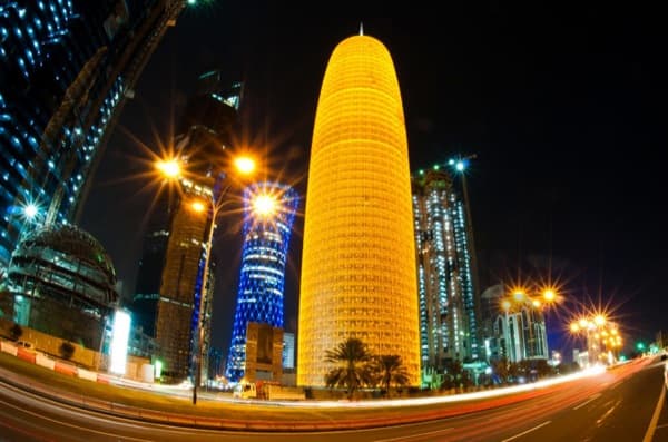 torre-Burj-Doha-de-noche