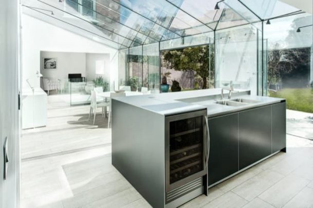 Casa-Cristal-Winchester-interior-cocina