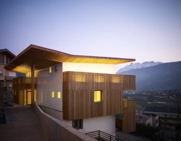 Casa-PF-acceso-de-noche