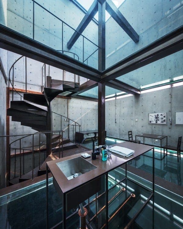 Vertical-Glass-House-lavabo-sala