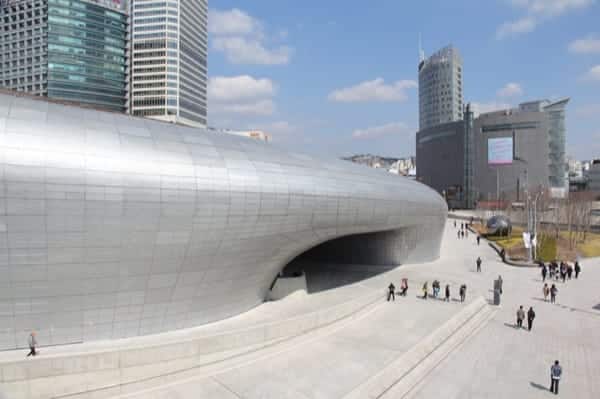 Zaha-Hadid-Dongdaemun-entrada