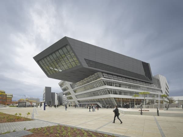 exterior-Biblioteca-Centro-Aprendizaje-Viena-vista-desde-calle