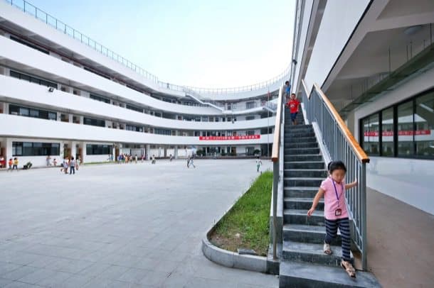 Escuela-TianTai2-escalera-acceso-azotea