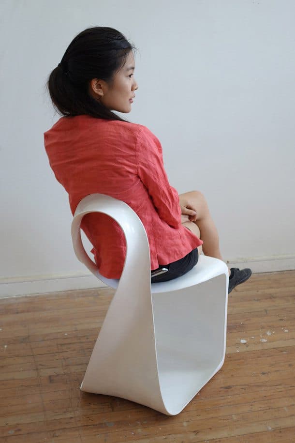 Silla-Mobius-modelo-sentada