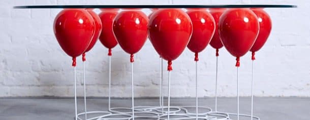 The-Up-mesa-de-cafe-globos-rojos