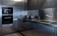 Cocina en acero inoxidable, por Buratti Architects