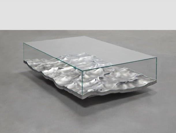 mesa baja de aluminio y vidrio mathieu-lehanneur