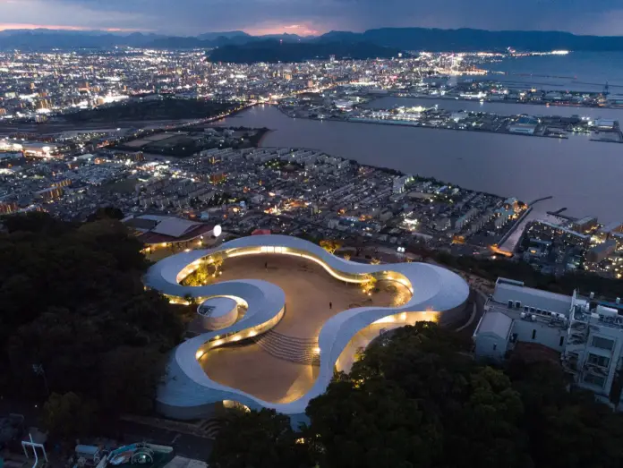 vista aérea de noche del Yashima Mountaintop Park Japon