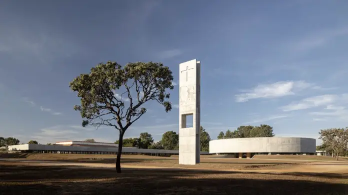 exterior iglesia circular en Brasilia