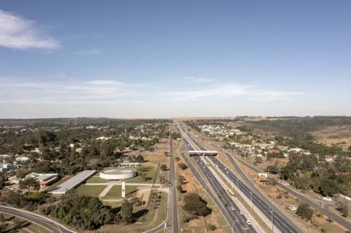 vista aérea iglesia Sagrada Familia Brasilia