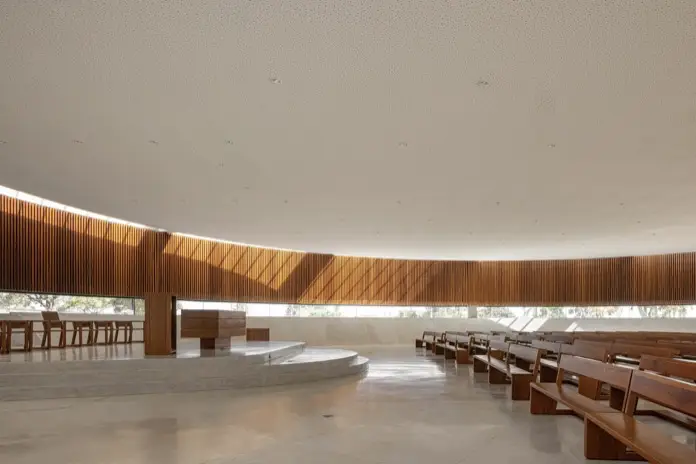 zona altar iglesia Sagrada Familia Brasilia