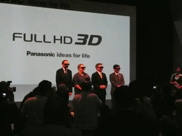 directivos Panasonic con sus gafas 3D