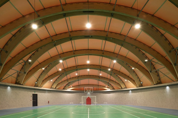 interior complejo polideportivo Atacama - Chile