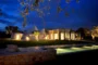 Glass Tree exterior nocturno